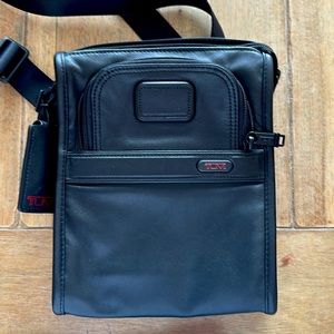 NWOT Tumi Alpha 3 Black Leather Small Pocket Bag